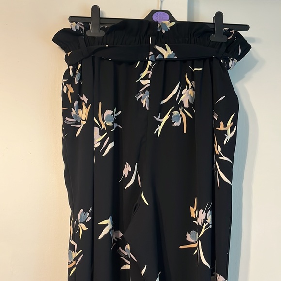 Paper bag waist floral dress pants - Picture 4 of 5